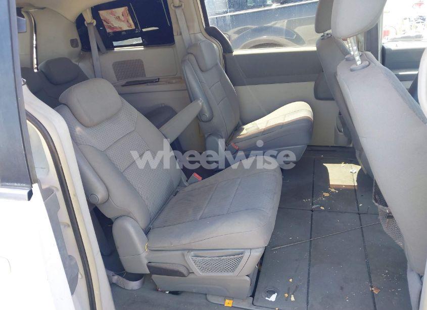 Photo 8 of 2009 Chrysler Town & COUNTRY LX (VIN 2A8HR44E79R549129)