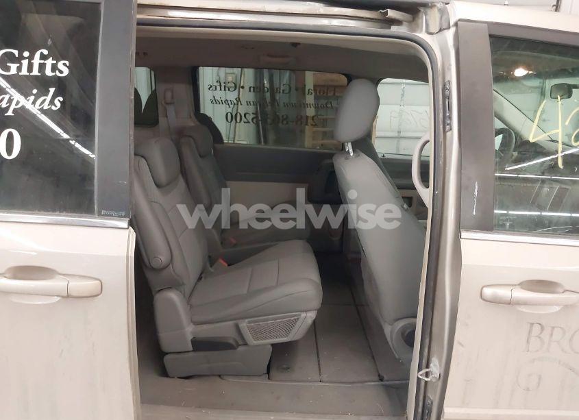 Photo 8 of 2009 Chrysler Town & COUNTRY LX (VIN 2A8HR44E79R683493)