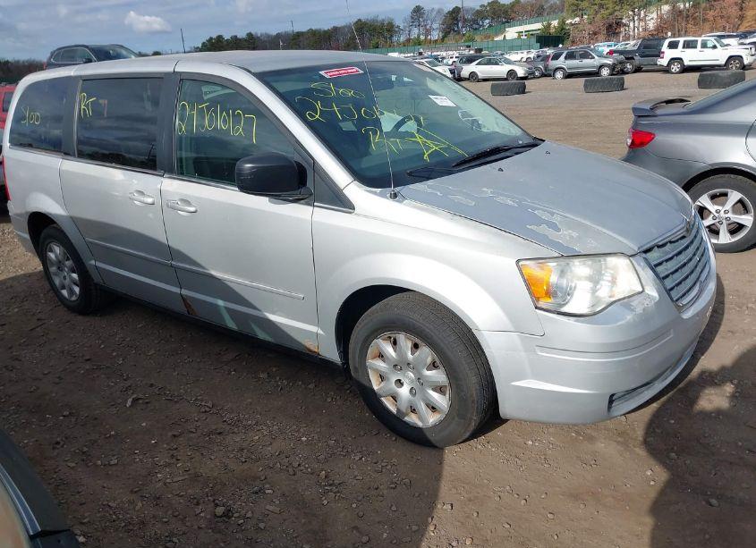 2009 Chrysler Town & COUNTRY LX (VIN 2A8HR44E89R527348) main photo