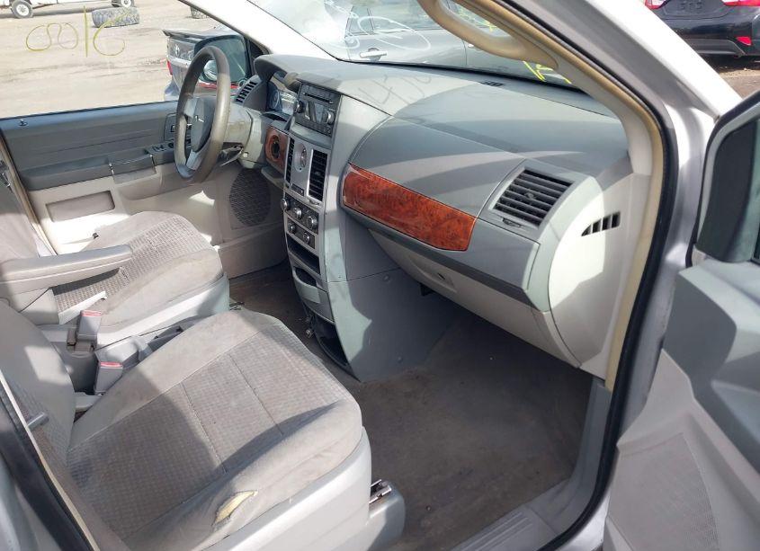 Photo 5 of 2009 Chrysler Town & COUNTRY LX (VIN 2A8HR44E89R527348)