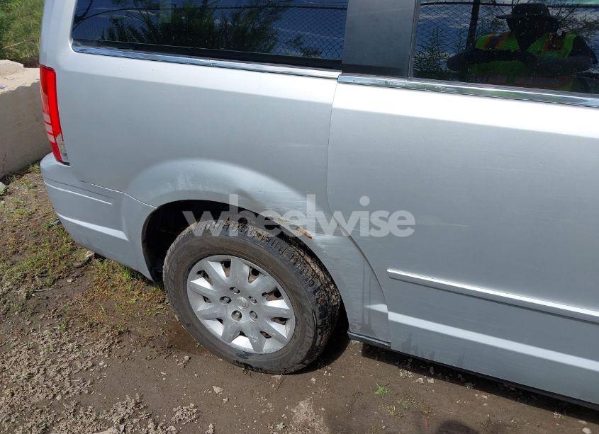 Photo 6 of 2009 Chrysler Town & COUNTRY LX (VIN 2A8HR44E89R630611)