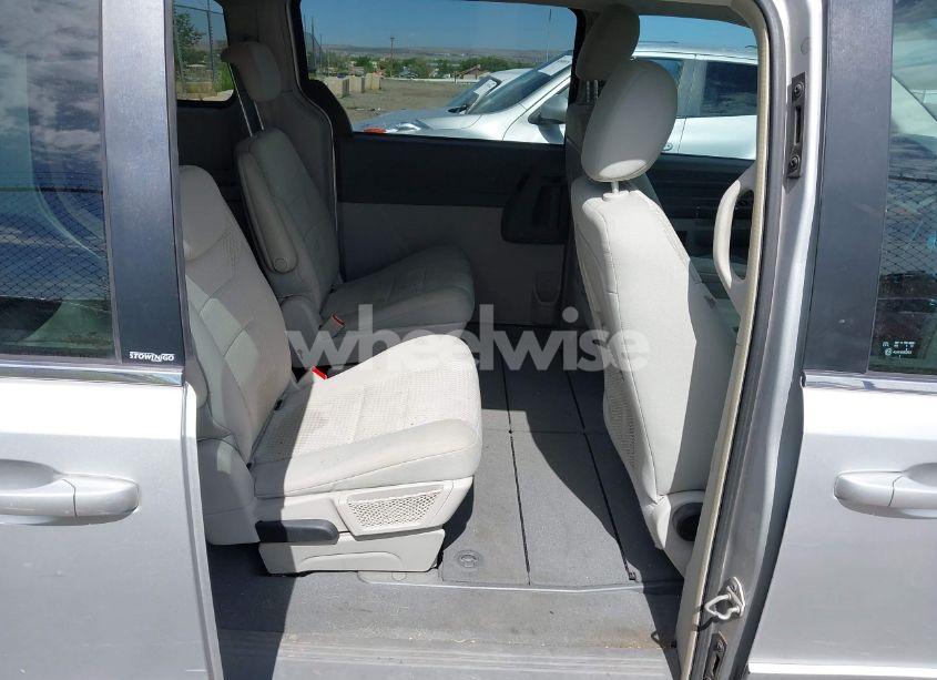 Photo 8 of 2009 Chrysler Town & COUNTRY LX (VIN 2A8HR44E89R630611)