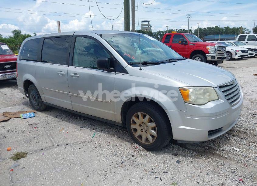 2009 Chrysler Town & COUNTRY LX (VIN 2A8HR44E99R542621) main photo