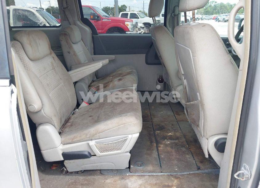 Photo 8 of 2009 Chrysler Town & COUNTRY LX (VIN 2A8HR44E99R542621)