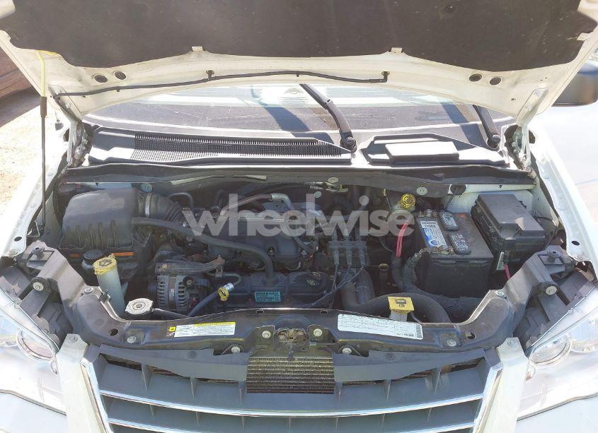 Photo 10 of 2009 Chrysler Town & COUNTRY LX (VIN 2A8HR44E99R616054)