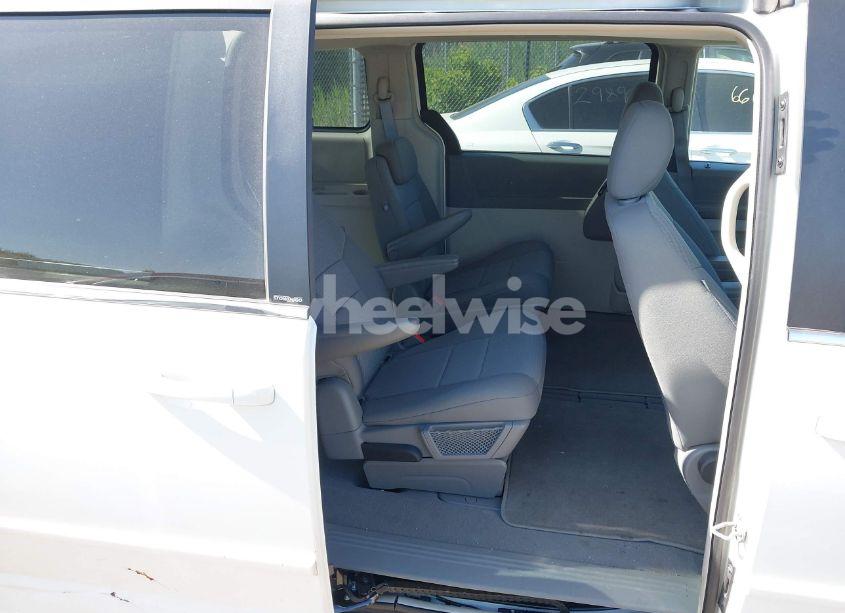 Photo 8 of 2009 Chrysler Town & COUNTRY LX (VIN 2A8HR44E99R616054)