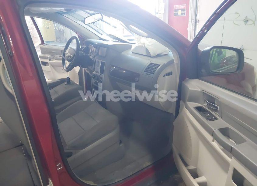 Photo 5 of 2009 Chrysler Town & COUNTRY LX (VIN 2A8HR44E99R652939)