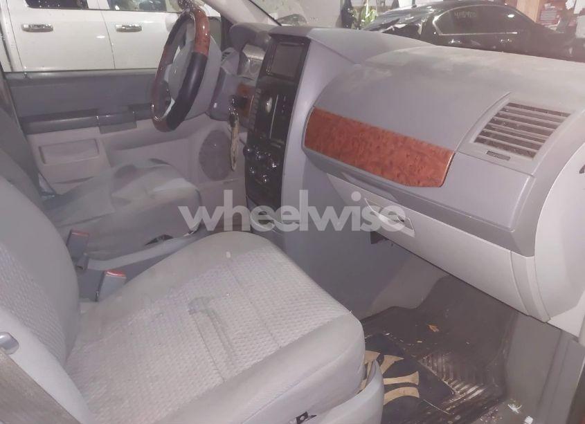 Photo 5 of 2008 Chrysler Town & COUNTRY LX (VIN 2A8HR44H18R643211)