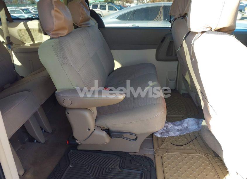 Photo 8 of 2008 Chrysler Town & COUNTRY LX (VIN 2A8HR44H18R724984)