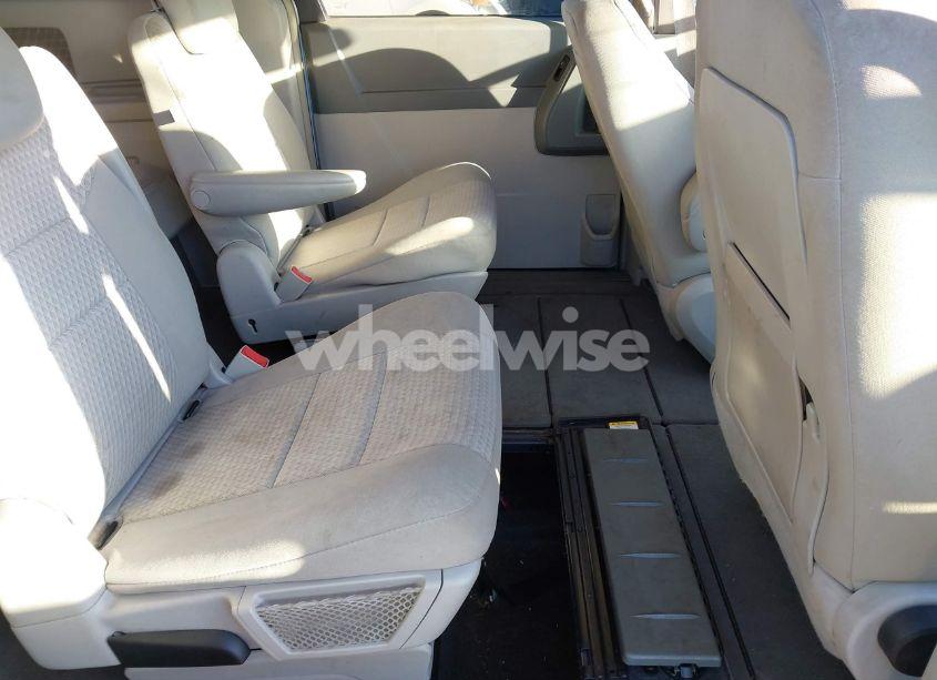 Photo 8 of 2008 Chrysler Town & COUNTRY LX (VIN 2A8HR44H38R655814)