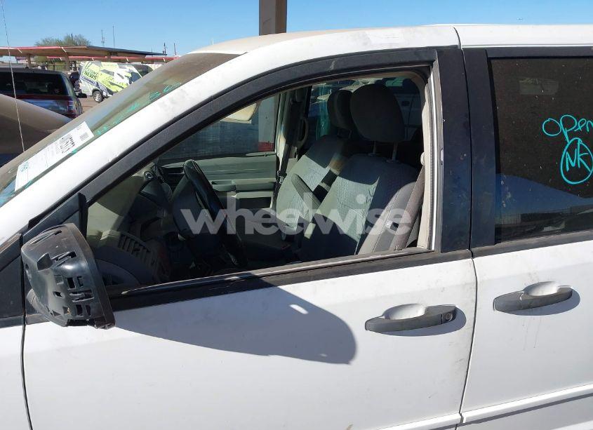 Photo 6 of 2008 Chrysler Town & COUNTRY LX (VIN 2A8HR44H38R671009)