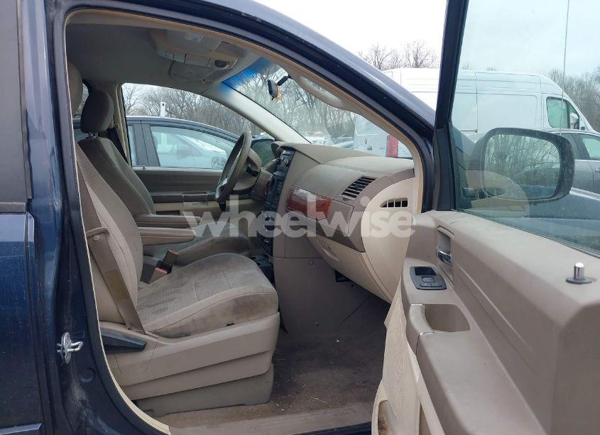 Photo 5 of 2008 Chrysler Town & COUNTRY LX (VIN 2A8HR44H68R743840)