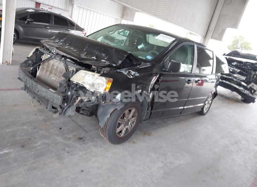 Photo 2 of 2008 Chrysler Town & COUNTRY LX (VIN 2A8HR44H78R618457)