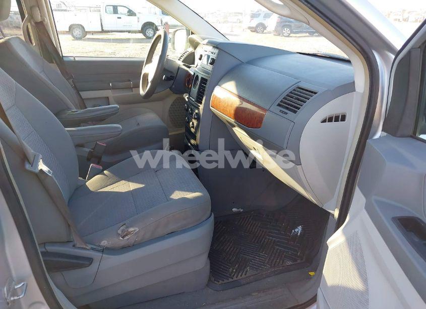 Photo 5 of 2008 Chrysler Town & COUNTRY LX (VIN 2A8HR44H88R138041)