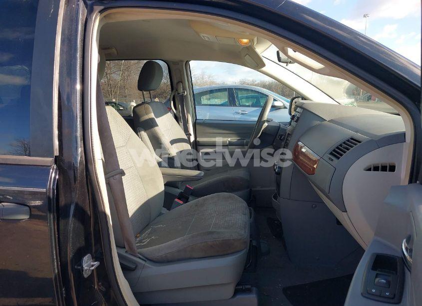 Photo 5 of 2008 Chrysler Town & COUNTRY LX (VIN 2A8HR44H88R840764)