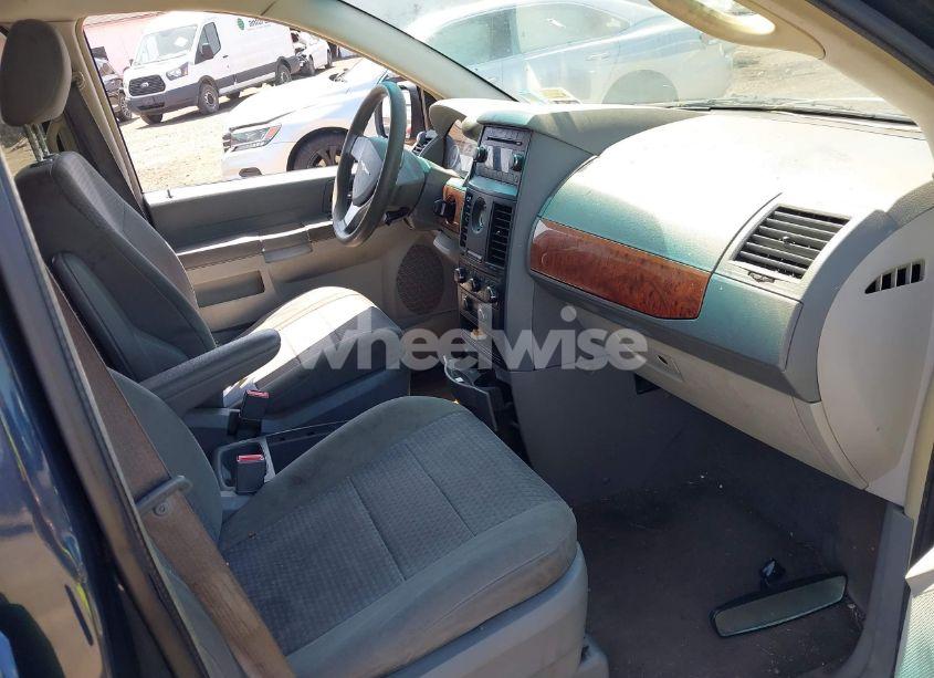 Photo 5 of 2008 Chrysler Town & COUNTRY LX (VIN 2A8HR44H98R621179)