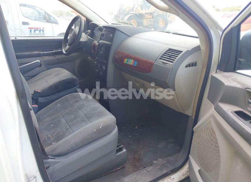 Photo 5 of 2008 Chrysler Town & COUNTRY LX (VIN 2A8HR44HX8R665966)