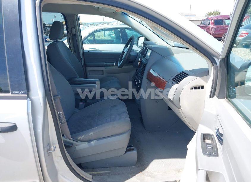 Photo 5 of 2008 Chrysler Town & COUNTRY LX (VIN 2A8HR44HX8R724952)