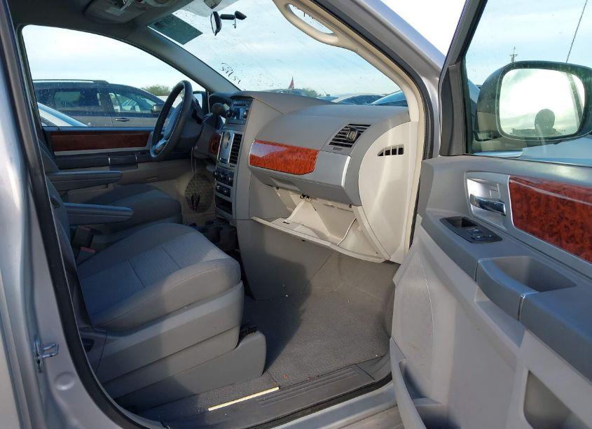 Photo 5 of 2009 Chrysler Town & COUNTRY TOURING (VIN 2A8HR54109R525709)