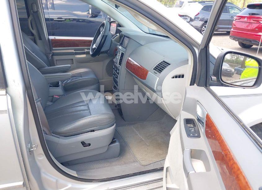 Photo 5 of 2009 Chrysler Town & COUNTRY TOURING (VIN 2A8HR54109R625132)