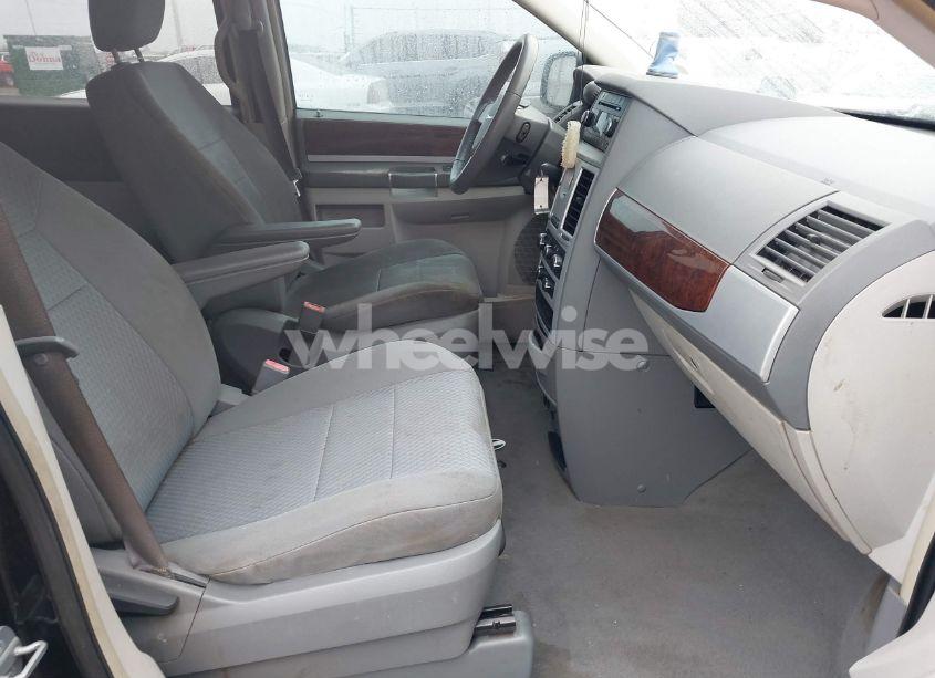 Photo 5 of 2009 Chrysler Town & COUNTRY TOURING (VIN 2A8HR54109R684052)