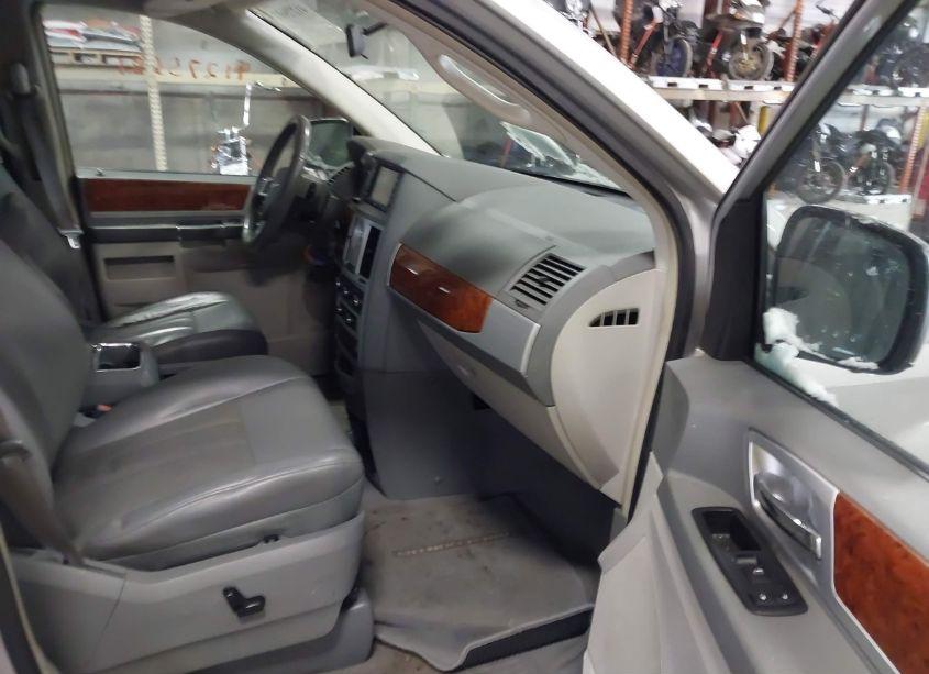 Photo 5 of 2009 Chrysler Town & COUNTRY TOURING (VIN 2A8HR54119R556080)