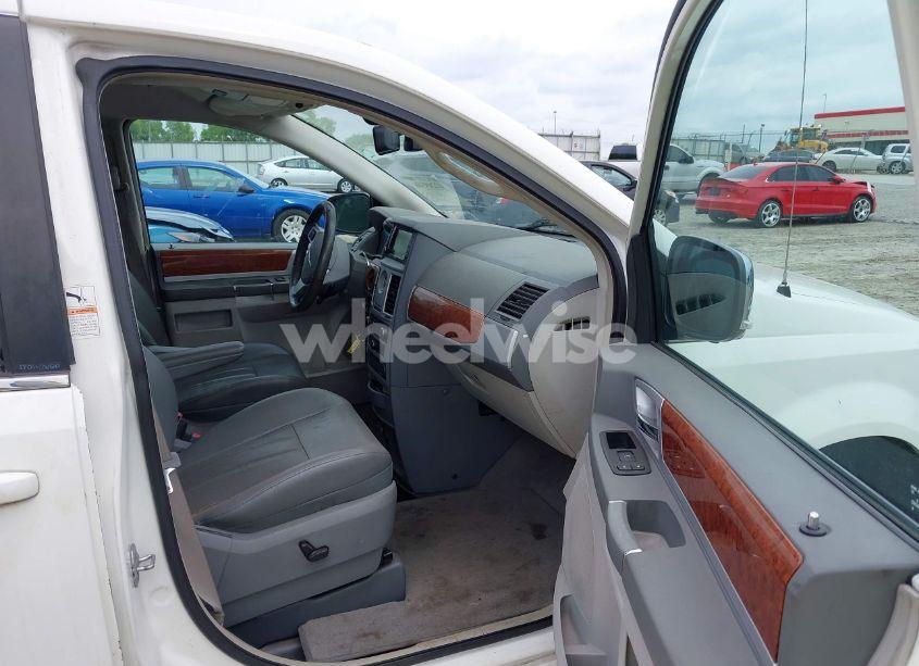 Photo 5 of 2009 Chrysler Town & COUNTRY TOURING (VIN 2A8HR54119R611420)