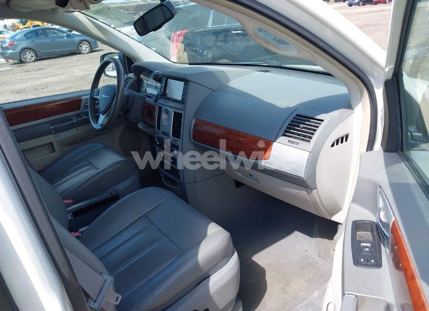Photo 5 of 2009 Chrysler Town & COUNTRY TOURING (VIN 2A8HR54129R635760)