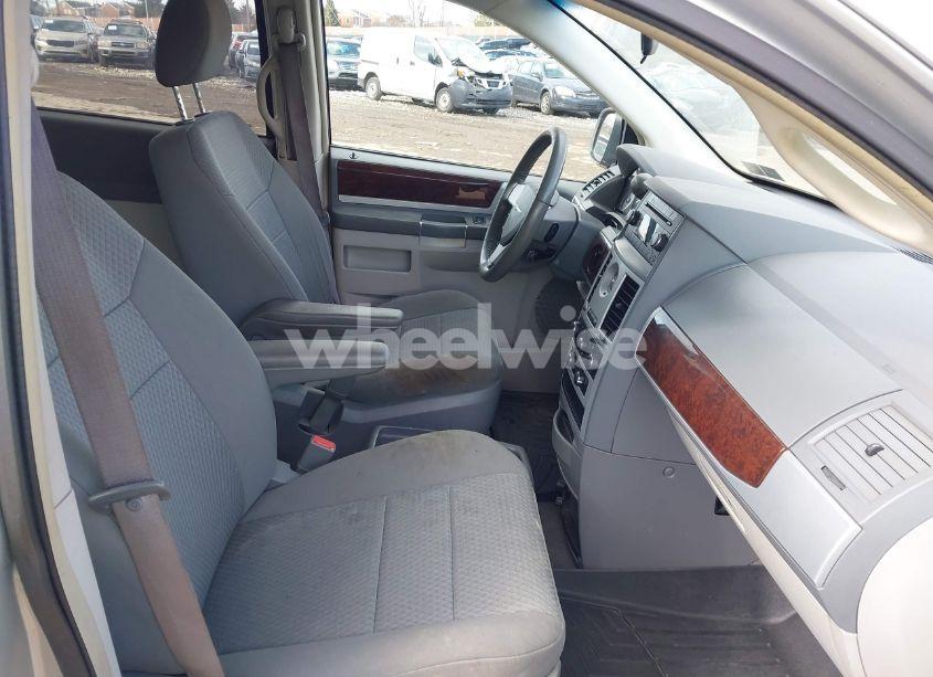 Photo 5 of 2009 Chrysler Town & COUNTRY TOURING (VIN 2A8HR54169R683858)