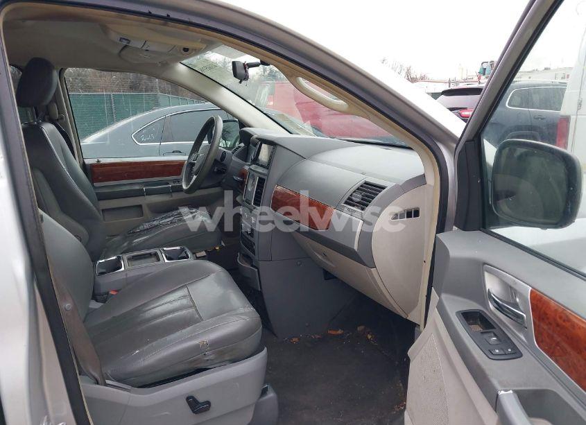 Photo 5 of 2009 Chrysler Town & COUNTRY TOURING (VIN 2A8HR54179R521480)