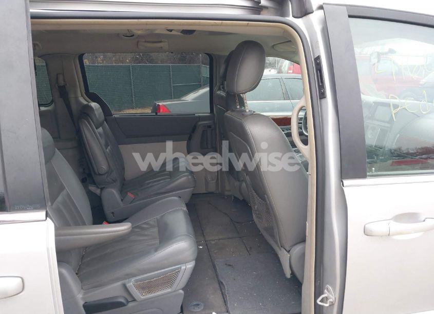 Photo 8 of 2009 Chrysler Town & COUNTRY TOURING (VIN 2A8HR54179R521480)