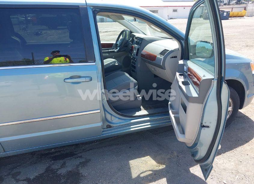 Photo 5 of 2009 Chrysler Town & COUNTRY TOURING (VIN 2A8HR54179R614354)