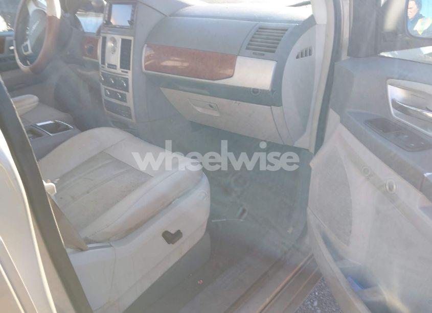 Photo 5 of 2009 Chrysler Town & COUNTRY TOURING (VIN 2A8HR54189R592543)