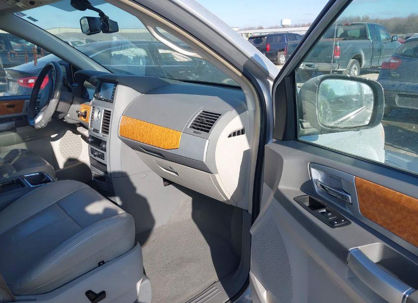 Photo 5 of 2009 Chrysler Town & COUNTRY LIMITED (VIN 2A8HR64X29R577756)