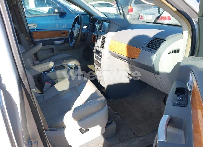 Photo 5 of 2009 Chrysler Town & COUNTRY LIMITED (VIN 2A8HR64X59R600947)