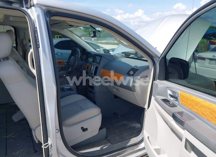 Photo 5 of 2008 Chrysler Town & COUNTRY LIMITED (VIN 2A8HR64XX8R744752)