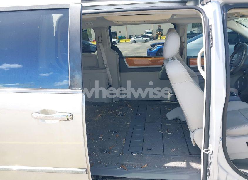 Photo 8 of 2008 Chrysler Town & COUNTRY LIMITED (VIN 2A8HR64XX8R744752)