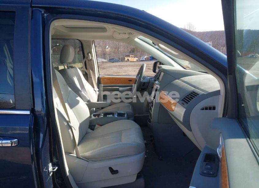 Photo 5 of 2009 Chrysler Town & COUNTRY LIMITED (VIN 2A8HR64XX9R597270)