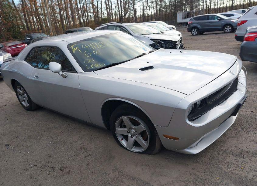 2010 Dodge Challenger SE (VIN 2B3CJ4DV0AH261215) main photo