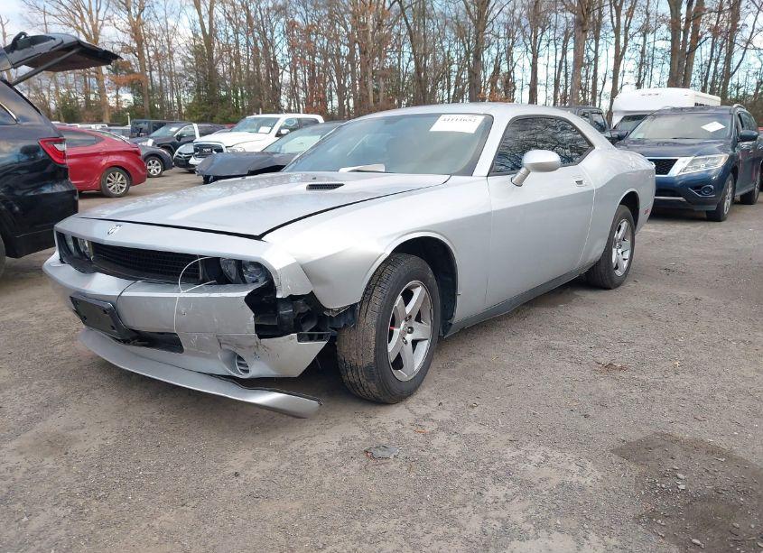 Photo 2 of 2010 Dodge Challenger SE (VIN 2B3CJ4DV0AH261215)