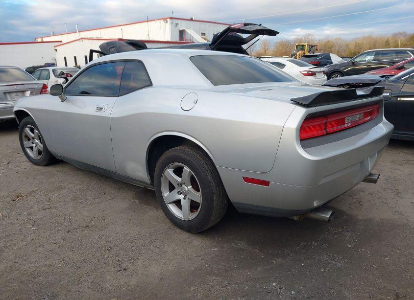 Photo 3 of 2010 Dodge Challenger SE (VIN 2B3CJ4DV0AH261215)