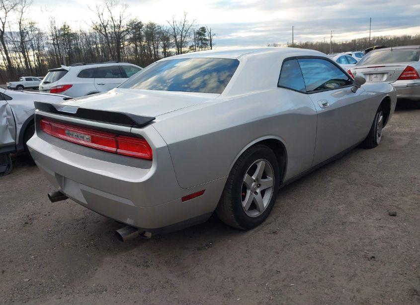 Photo 4 of 2010 Dodge Challenger SE (VIN 2B3CJ4DV0AH261215)