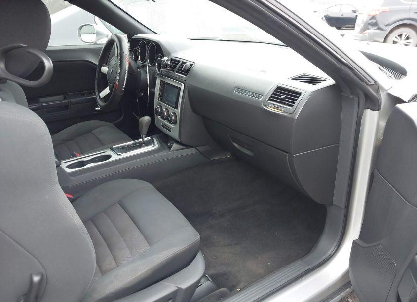 Photo 5 of 2010 Dodge Challenger SE (VIN 2B3CJ4DV0AH261215)