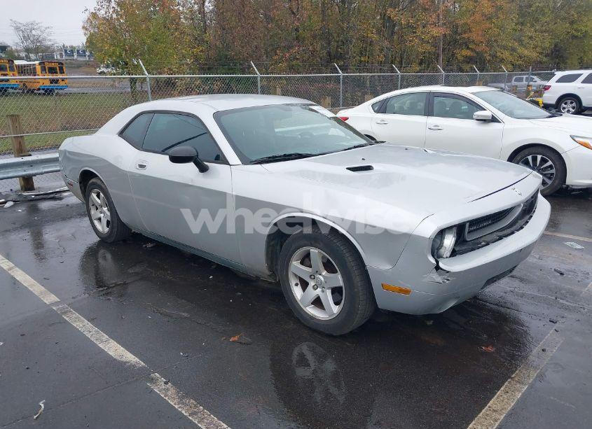 2010 Dodge Challenger SE (VIN 2B3CJ4DV1AH102512) main photo