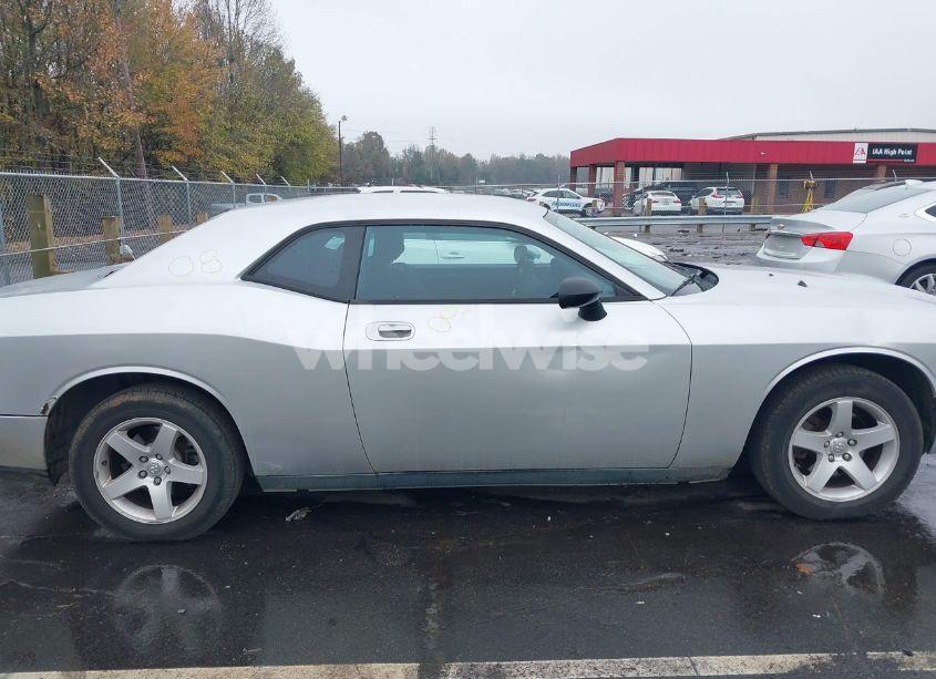 Photo 13 of 2010 Dodge Challenger SE (VIN 2B3CJ4DV1AH102512)