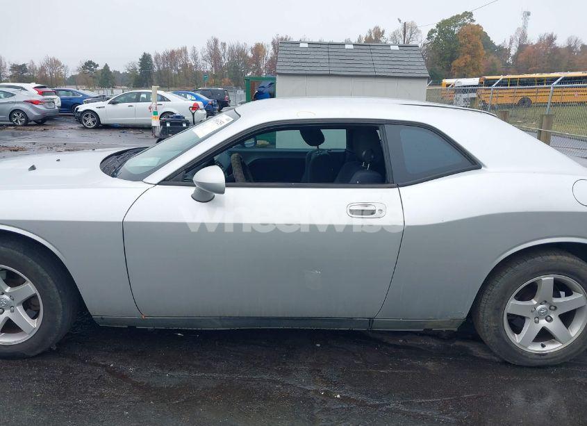 Photo 14 of 2010 Dodge Challenger SE (VIN 2B3CJ4DV1AH102512)