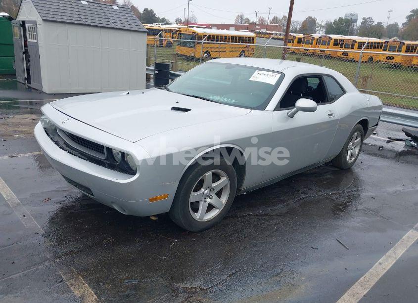 Photo 2 of 2010 Dodge Challenger SE (VIN 2B3CJ4DV1AH102512)