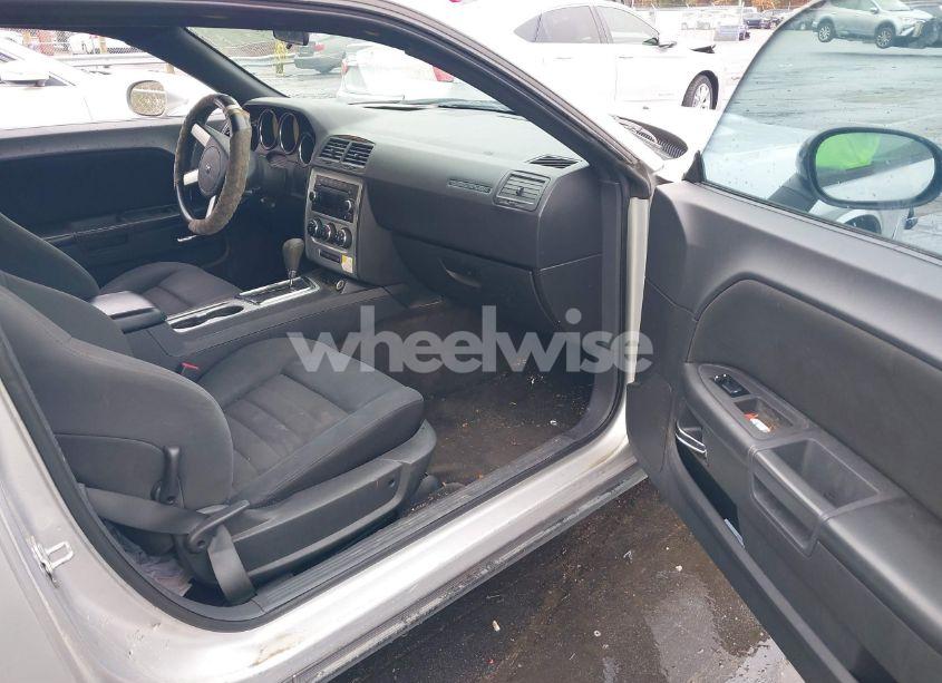 Photo 5 of 2010 Dodge Challenger SE (VIN 2B3CJ4DV1AH102512)