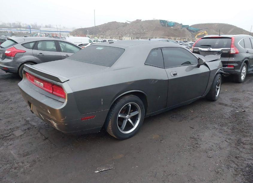 Photo 4 of 2010 Dodge Challenger SE (VIN 2B3CJ4DV1AH142363)