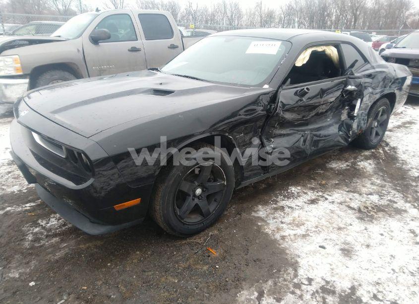 Photo 2 of 2010 Dodge Challenger SE (VIN 2B3CJ4DV3AH109316)